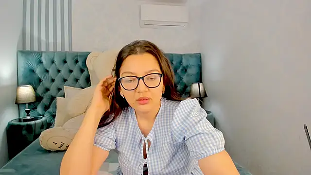 ZarifaBev online show from October 2025 01:57:02 PM