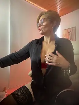 Adeellee  online show from October 2025 02:29:02 PM