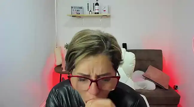 Adeellee  online show from January 2025 12:18:01 PM