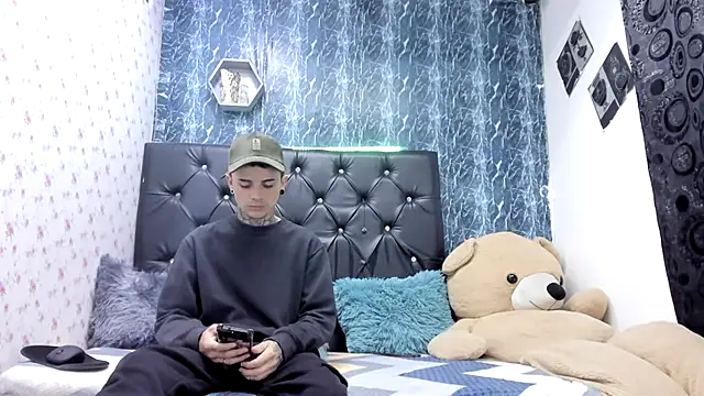 exotic hot couple online show from March 2026 10:27:01 PM