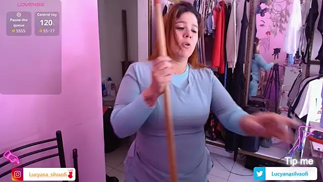 LucyanaSilva online show from February 2026 04:15:01 PM