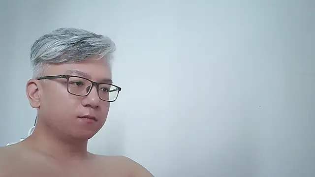 Snapshot of leoUSIR chatting on September 2025 12:09:02 AM leoUSIR online show from September 2025 12:09:02 AM