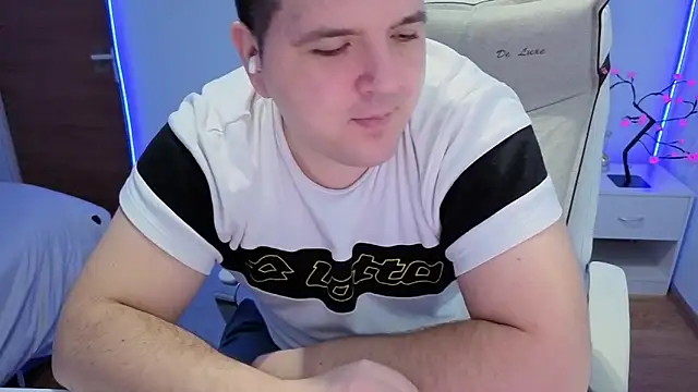 Snapshot of JasonJacks chatting on December 2025 04:00:01 AM JasonJacks online show from December 2025 04:00:01 AM