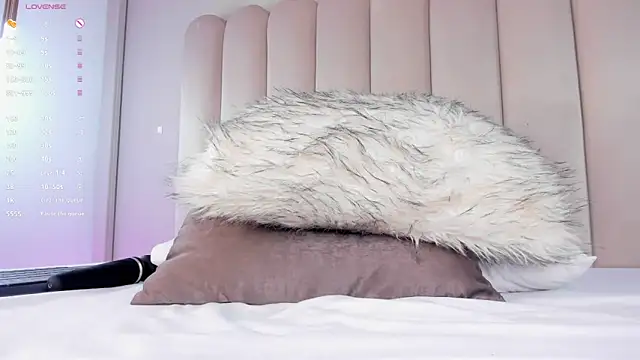 Snapshot of CharlotteDupontt chatting on November 2025 02:53:01 PM CharlotteDupontt online show from November 2025 02:53:01 PM