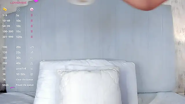 Snapshot of CharlotteDupontt chatting on March 2025 01:46:02 PM CharlotteDupontt online show from March 2025 01:46:02 PM