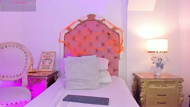 Snapshot of rebeca_watsson chatting on October 2025 12:14:02 PM rebeca watsson online show from October 2025 12:14:02 PM