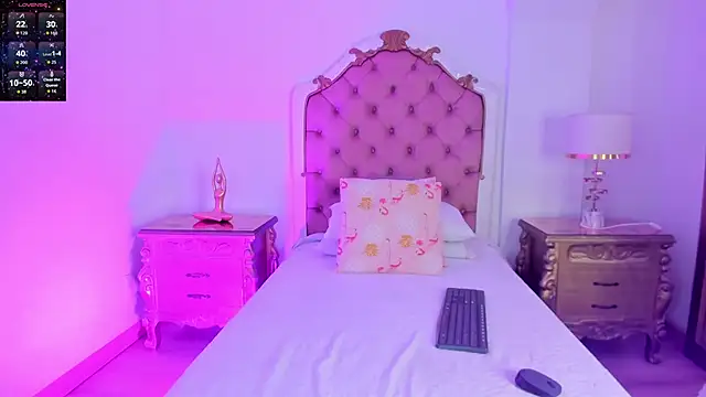 Snapshot of rebeca_watsson chatting on December 2025 12:26:01 PM rebeca watsson online show from December 2025 12:26:01 PM