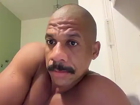 VHugoE online show from April 2026 06:04:02 AM