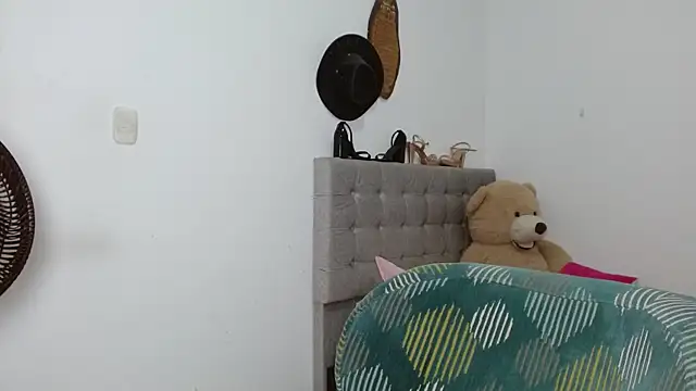 Sexy Lia  online show from May 2026 01:05:01 AM