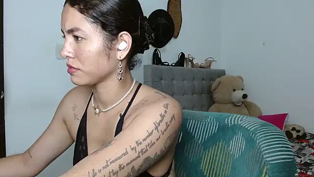 Sexy Lia  online show from May 2026 01:12:01 AM