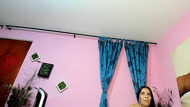 miss--flora online show from November 2025 01:45:01 PM