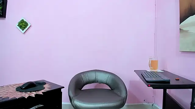 miss--flora online show from September 2025 10:25:01 AM