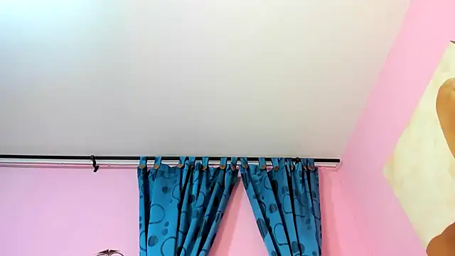 miss--flora online show from November 2025 02:06:01 PM