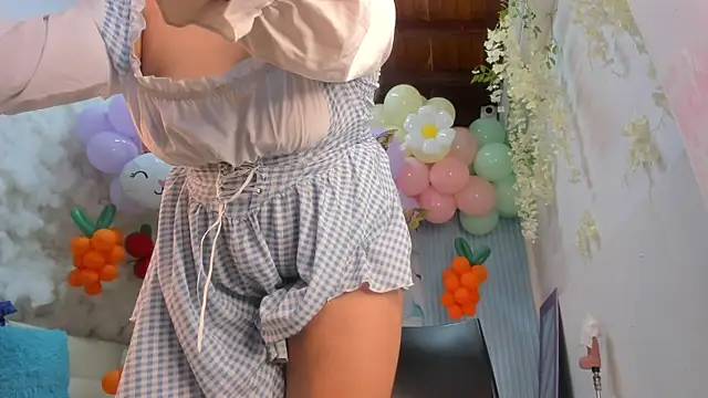 Danniela18  online show from March 2026 01:24:01 PM