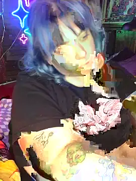 Snapshot of SleazeLouize chatting on December 2024 01:04:02 AM SleazeLouize online show from December 2024 01:04:02 AM