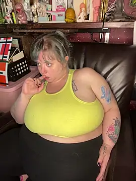 Snapshot of SleazeLouize chatting on February 2025 04:54:01 AM SleazeLouize online show from February 2025 04:54:01 AM