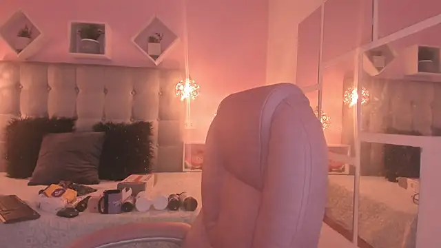 melanie hh online show from October 2025 04:02:01 AM