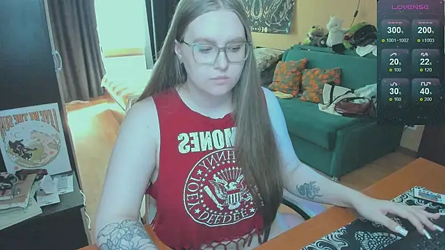 Snapshot of Alice_Dreamgirl_ chatting on June 2026 12:38:02 PM Alice Dreamgirl online show from June 2026 12:38:02 PM