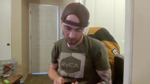 Snapshot of Huntzg23 chatting on April 2026 04:58:02 PM Huntzg23 online show from April 2026 04:58:02 PM