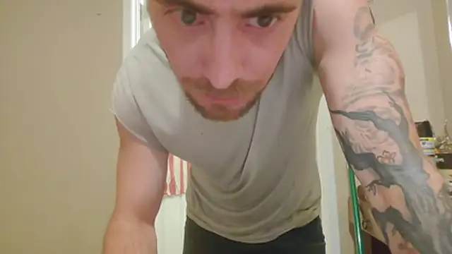 Huntzg23 online show from June 2026 07:03:02 AM