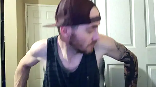 Snapshot of Huntzg23 chatting on April 2026 03:02:02 AM Huntzg23 online show from April 2026 03:02:02 AM