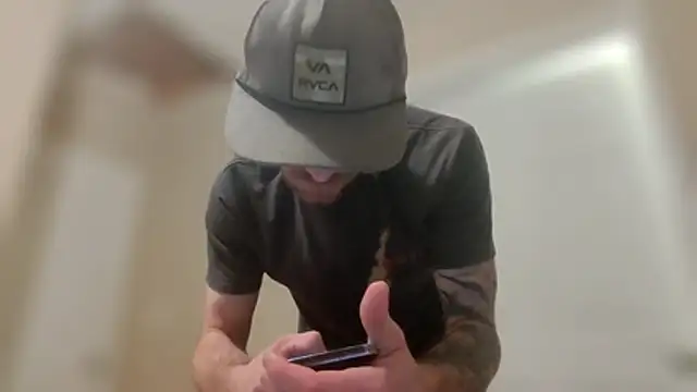 Huntzg23 online show from January 2026 06:44:02 PM