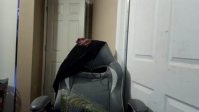 Snapshot of Huntzg23 chatting on March 2026 10:31:02 AM Huntzg23 online show from March 2026 10:31:02 AM