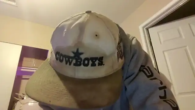 Huntzg23 online show from December 2025 12:42:02 PM