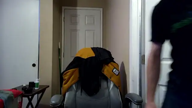 Huntzg23 online show from April 2026 04:57:02 AM