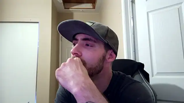 Snapshot of Huntzg23 chatting on March 2026 03:29:01 AM Huntzg23 online show from March 2026 03:29:01 AM