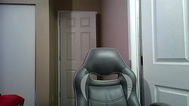 Snapshot of Huntzg23 chatting on March 2026 05:04:02 AM Huntzg23 online show from March 2026 05:04:02 AM