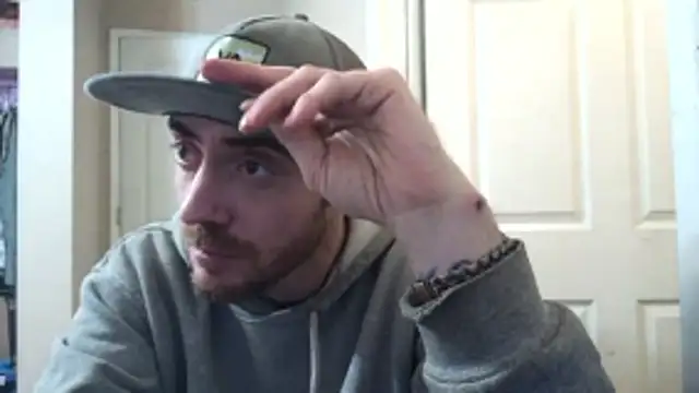 Snapshot of Huntzg23 chatting on April 2026 02:05:01 AM Huntzg23 online show from April 2026 02:05:01 AM