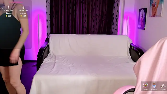 Snapshot of AnneHaddaway chatting on December 2025 08:35:02 PM AnneHaddaway online show from December 2025 08:35:02 PM