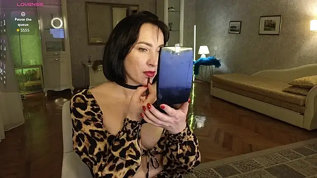 Snapshot of AnneHaddaway chatting on November 2025 07:17:01 PM AnneHaddaway online show from November 2025 07:17:01 PM