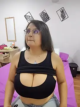 Miss balloonsmila online show from February 2025 11:37:02 PM