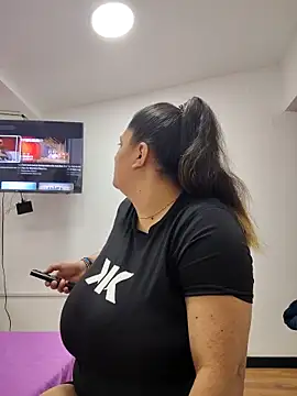 Miss balloonsmila online show from December 2025 05:48:01 PM