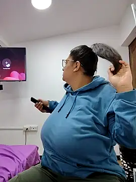 Miss balloonsmila online show from October 2025 03:05:01 AM