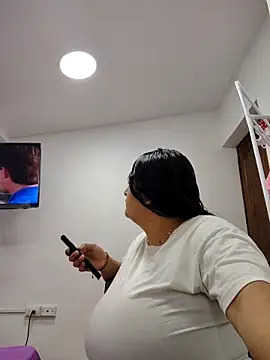 Miss balloonsmila online show from October 2025 10:56:02 PM