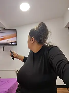 Miss balloonsmila online show from October 2025 02:04:01 AM
