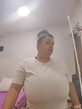 Miss balloonsmila online show from September 2025 11:07:01 PM
