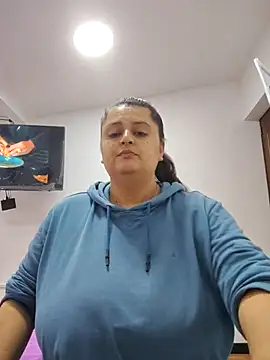 Miss balloonsmila online show from December 2025 09:42:01 PM