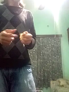 Snapshot of TOMYCOCKMILK chatting on December 2024 04:33:02 AM TOMYCOCKMILK online show from December 2024 04:33:02 AM