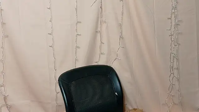 Snapshot of leenieb88 chatting on February 2025 01:11:01 AM leenieb88 online show from February 2025 01:11:01 AM