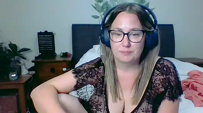 Snapshot of bustyblissxx chatting on January 2025 02:40:02 PM bustyblissxx online show from January 2025 02:40:02 PM