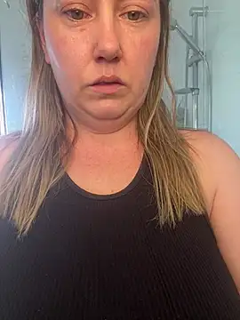 Snapshot of bustyblissxx chatting on December 2024 03:06:01 AM bustyblissxx online show from December 2024 03:06:01 AM