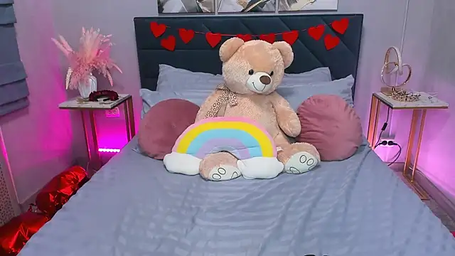 Curvy Dynamite  online show from February 2026 01:06:01 AM