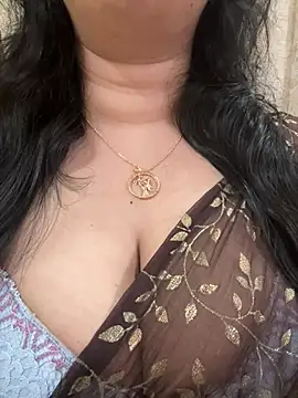 Snapshot of Akhi_Akshaya chatting on January 2025 05:13:01 PM Akhi Akshaya online show from January 2025 05:13:01 PM