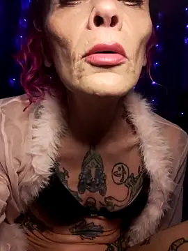 MommyMisfit online show from April 2026 12:04:01 AM