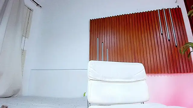 cristall hott online show from February 2026 11:48:02 PM