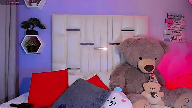 Aileen 18 online show from November 2025 07:24:02 AM